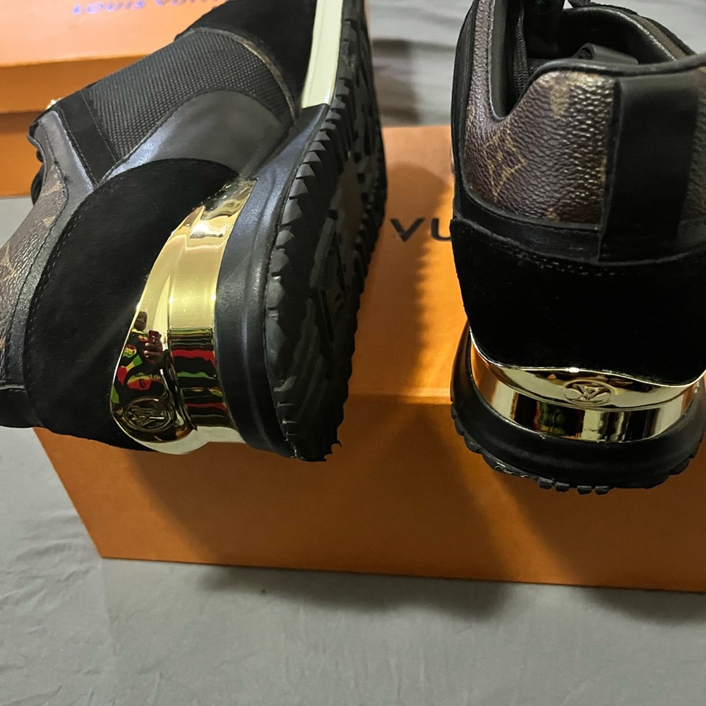 LV sneakers - Picture 6 of 9